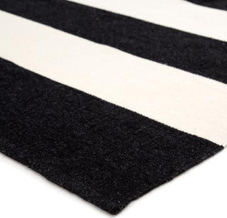 Jaipur Living Lanai Remora LAN06 Black/Ivory Area Rug Corner Image