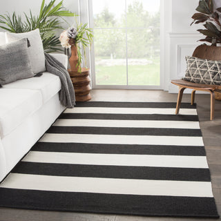 Jaipur Living Lanai Remora LAN06 Black/Ivory Area Rug Lifestyle Image Feature