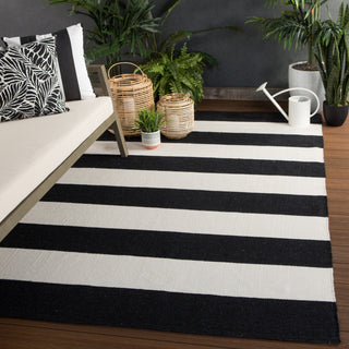 Jaipur Living Lanai Remora LAN06 Black/Ivory Area Rug Room Scene Image