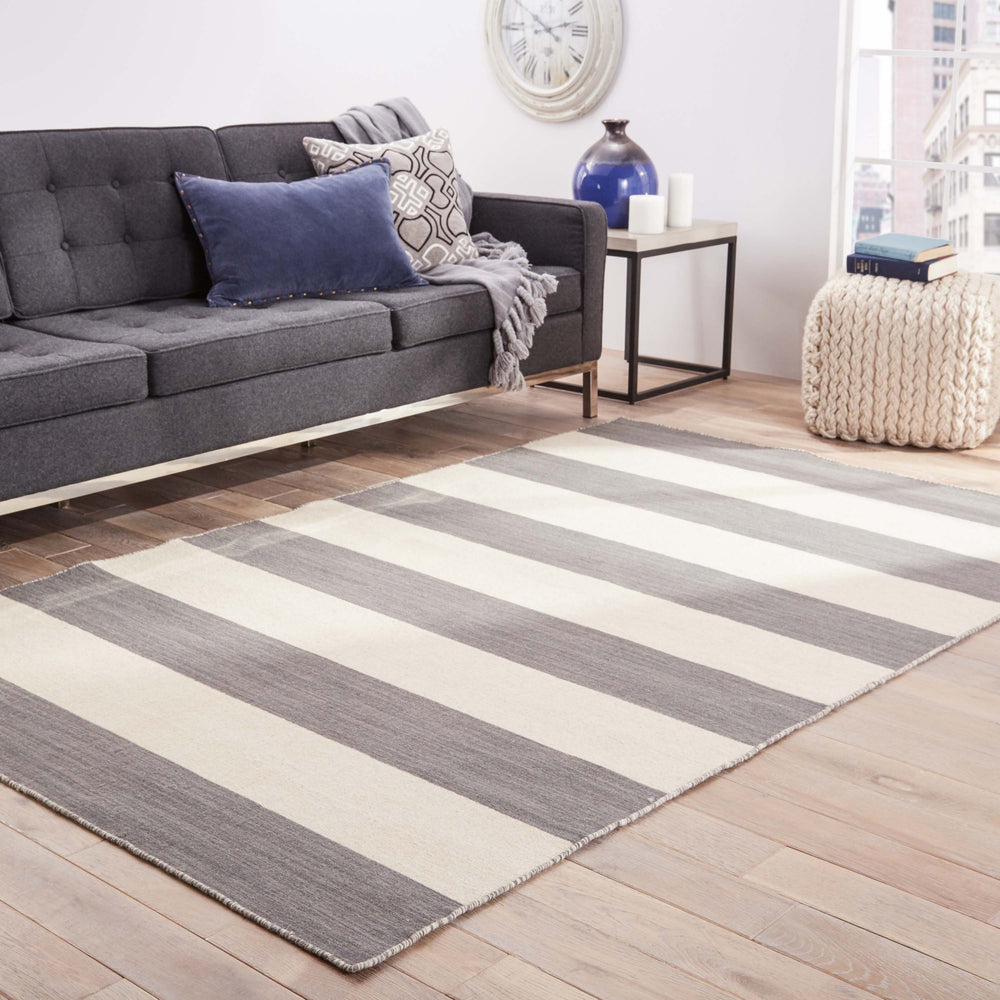 Jaipur Living Pura Vida Tierra PV35 Gray/White Area Rug Lifestyle Image Feature