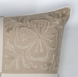 KAS Pillow L131 Beige Damask Round Image