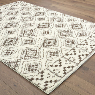 Oriental Weavers Verona 1330W Ivory/Brown Area Rug Detail Shot Feature