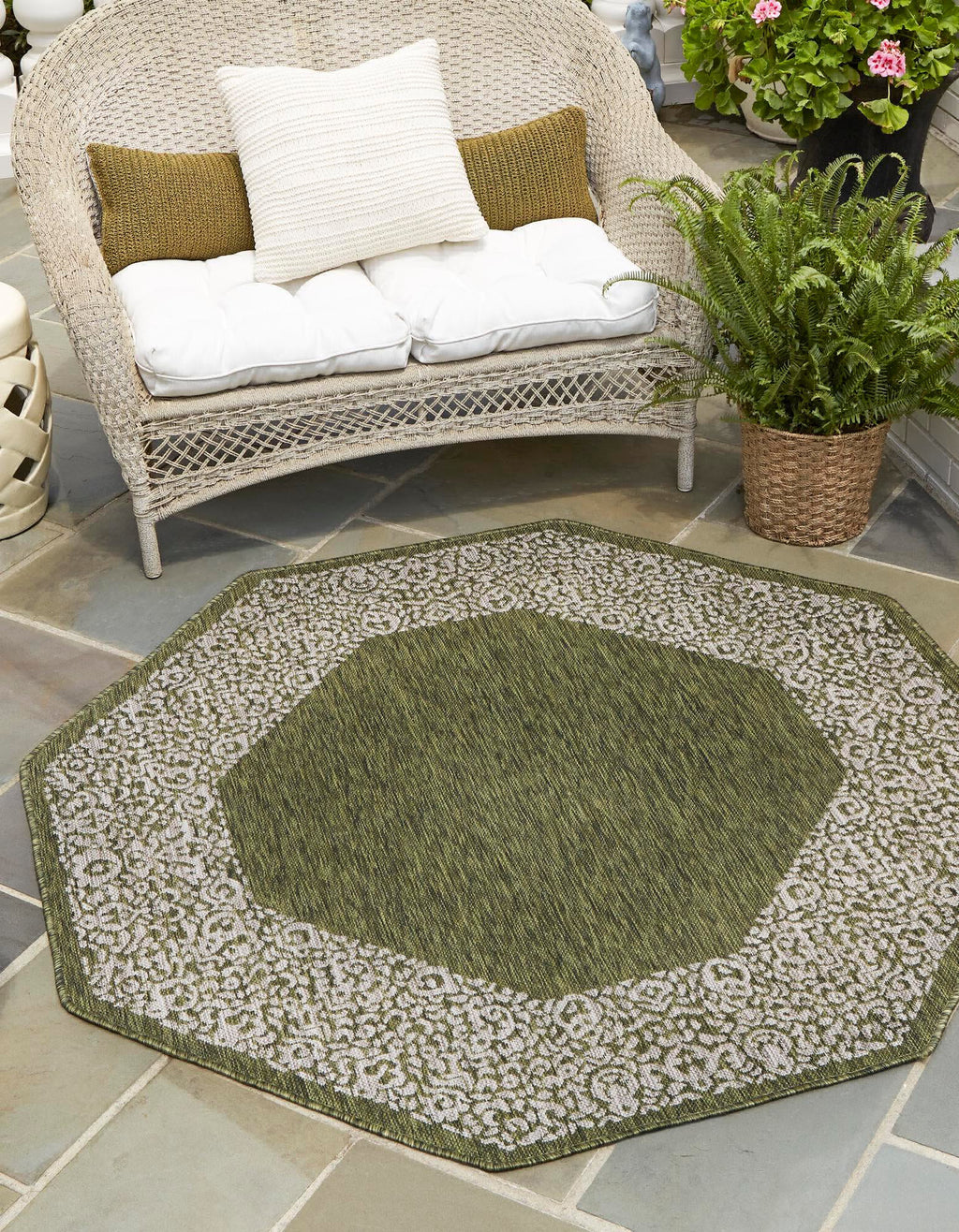 Unique Loom Outdoor Border T-KZOD1 Green Area Rug Octagon Lifestyle Image Feature