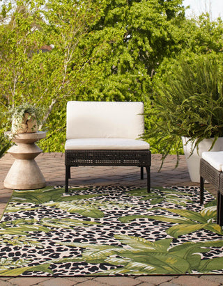 Unique Loom Outdoor Botanical OWE-EDEN-823 Green Area Rug Rectangle Lifestyle Image Feature