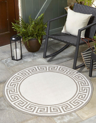 Unique Loom Outdoor Coastal OWE-CSTL10 Ivory Area Rug Round Lifestyle Image