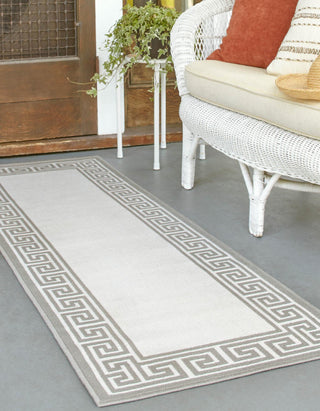 Unique Loom Outdoor Coastal OWE-CSTL10 Ivory Area Rug Runner Lifestyle Image