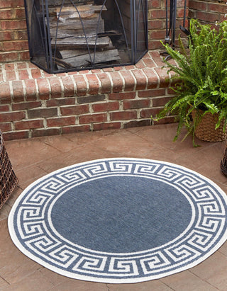 Unique Loom Outdoor Coastal OWE-CSTL10 Navy Blue Area Rug Round Lifestyle Image