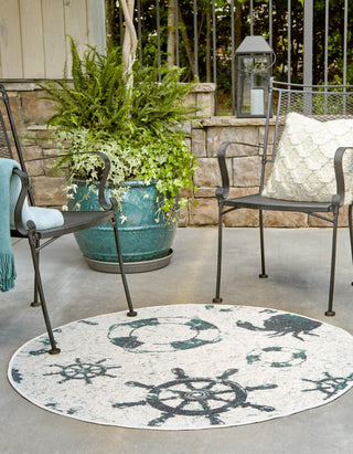 Unique Loom Outdoor Coastal OWE-CSTL4 Ivory Area Rug Round Lifestyle Image