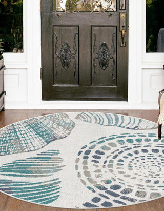 Unique Loom Outdoor Coastal OWE-CSTL8 Ivory Area Rug Round Lifestyle Image