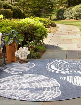 Unique Loom Outdoor Coastal OWE-CSTL8 Navy Blue Area Rug Round Lifestyle Image