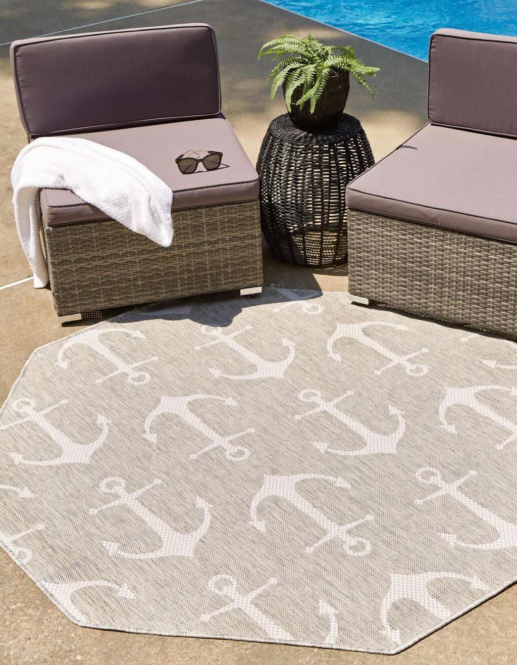 Unique Loom Outdoor Coastal T-KZOD20 Gray Area Rug Octagon Lifestyle Image Feature