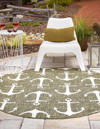 Unique Loom Outdoor Coastal T-KZOD20 Green Area Rug Round Lifestyle Image