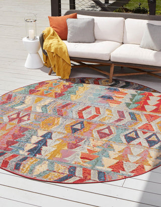 Unique Loom Outdoor Modern OWE-EDEN-215 Multi Area Rug Round Lifestyle Image