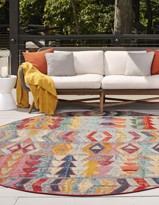 Unique Loom Outdoor Modern OWE-EDEN-215 Multi Area Rug Round Lifestyle Image