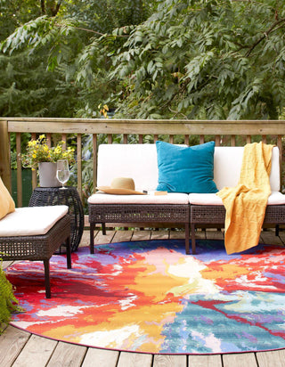 Unique Loom Outdoor Modern OWE-EDEN-289 Multi Area Rug Round Lifestyle Image