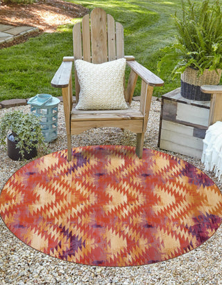 Unique Loom Outdoor Modern OWE-EDEN-4 Red Area Rug Round Lifestyle Image