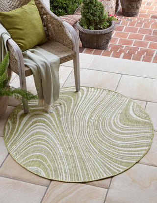 Unique Loom Outdoor Modern T-KZOD13 Green Area Rug Round Lifestyle Image