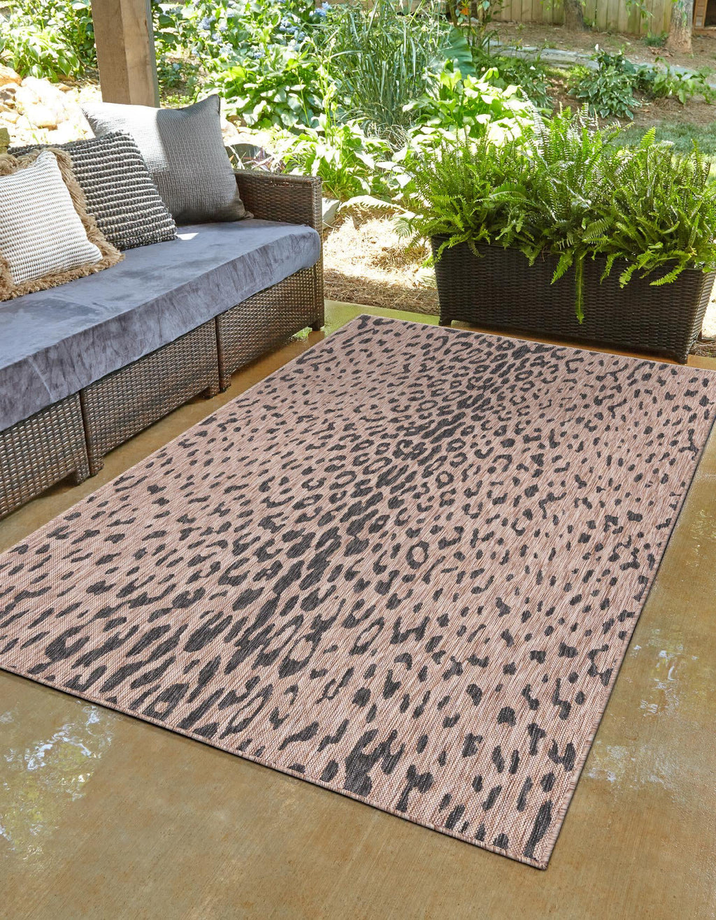 Unique Loom Outdoor Safari T-KZOD23 Natural Area Rug Rectangle Lifestyle Image Feature