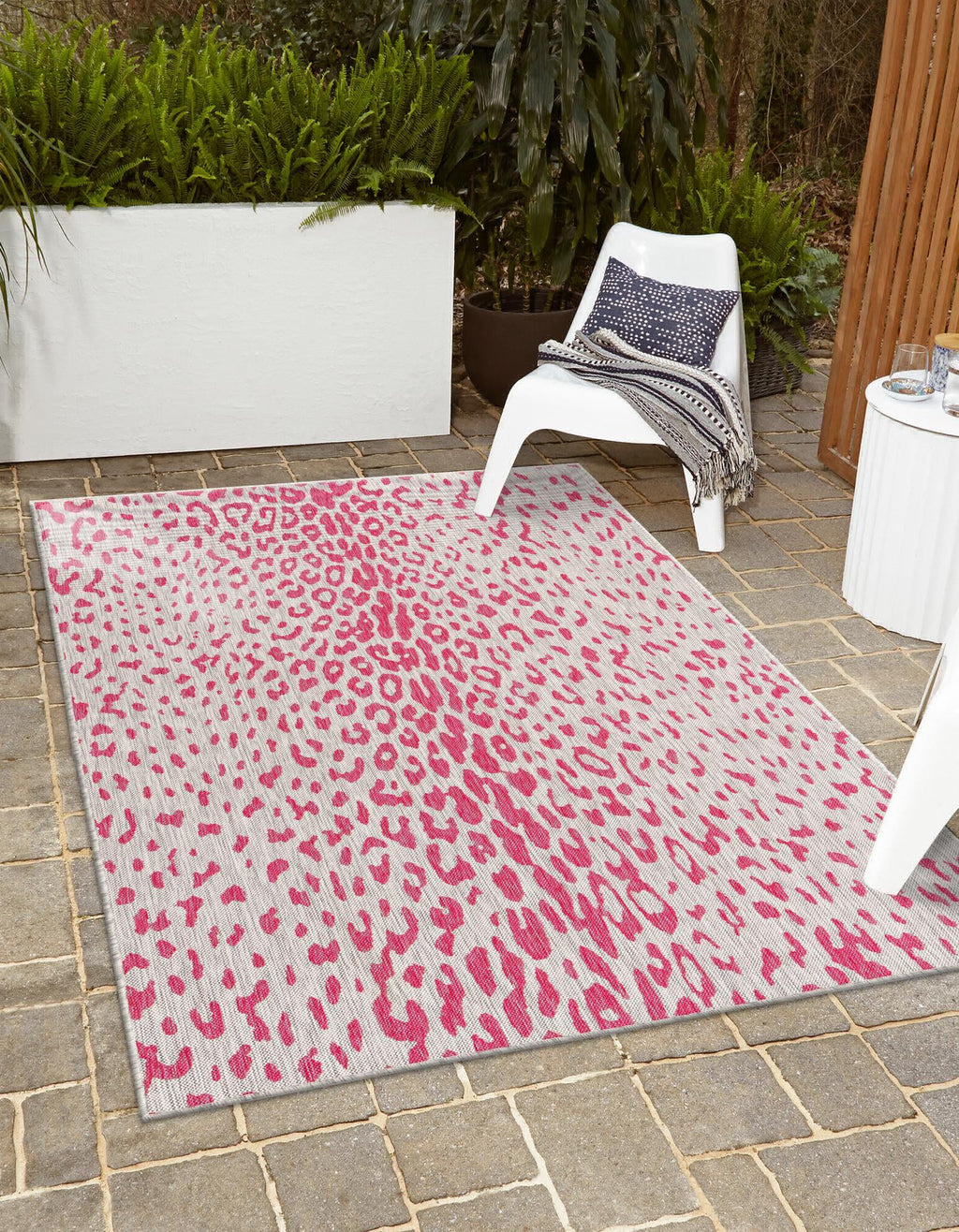 Unique Loom Outdoor Safari T-KZOD23 Pink Gray Area Rug Rectangle Lifestyle Image Feature