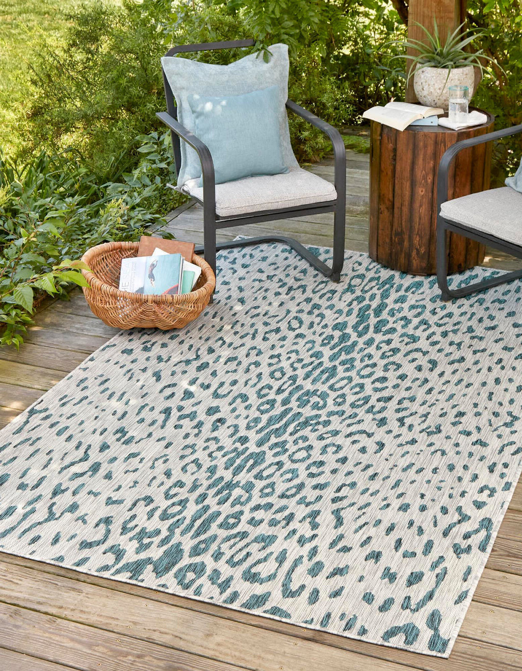 Unique Loom Outdoor Safari T-KZOD23 Teal Area Rug Rectangle Lifestyle Image Feature