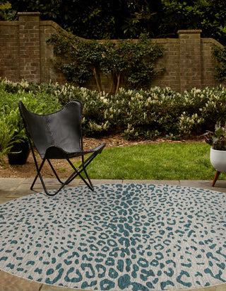 Unique Loom Outdoor Safari T-KZOD23 Teal Area Rug Round Lifestyle Image