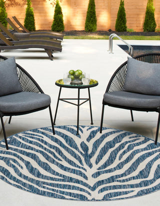 Unique Loom Outdoor Safari T-KZOD25 Blue Area Rug Round Lifestyle Image