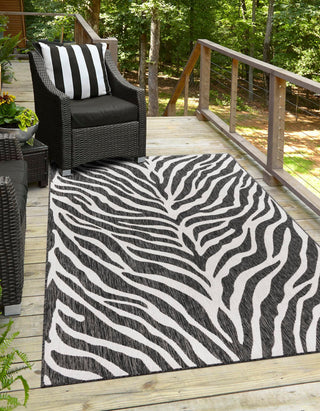 Unique Loom Outdoor Safari T-KZOD25 White Area Rug Rectangle Lifestyle Image Feature