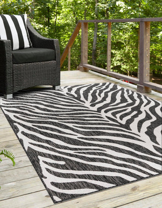 Unique Loom Outdoor Safari T-KZOD25 White Area Rug Rectangle Lifestyle Image