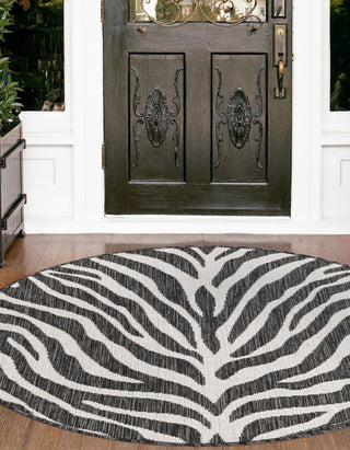 Unique Loom Outdoor Safari T-KZOD25 White Area Rug Round Lifestyle Image