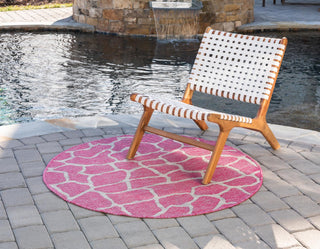 Unique Loom Outdoor Safari T-KZOD5 Magenta Area Rug Round Lifestyle Image