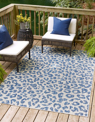 Unique Loom Outdoor Safari T-KZOD6 Blue Area Rug Rectangle Lifestyle Image Feature