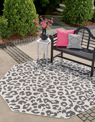Unique Loom Outdoor Safari T-KZOD6 Light Gray Area Rug Octagon Lifestyle Image