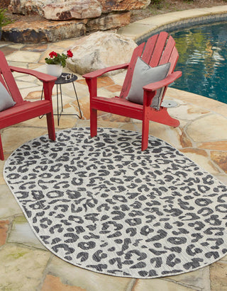 Unique Loom Outdoor Safari T-KZOD6 Light Gray Area Rug Oval Lifestyle Image