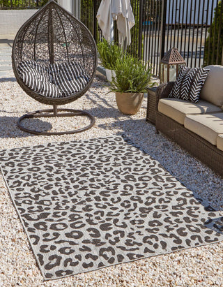 Unique Loom Outdoor Safari T-KZOD6 Light Gray Area Rug Rectangle Lifestyle Image