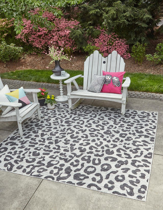 Unique Loom Outdoor Safari T-KZOD6 Light Gray Area Rug Square Lifestyle Image