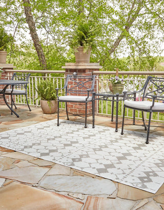 Unique Loom Outdoor Trellis OWE-OTRS3 Ivory and Gray Area Rug Rectangle Lifestyle Image