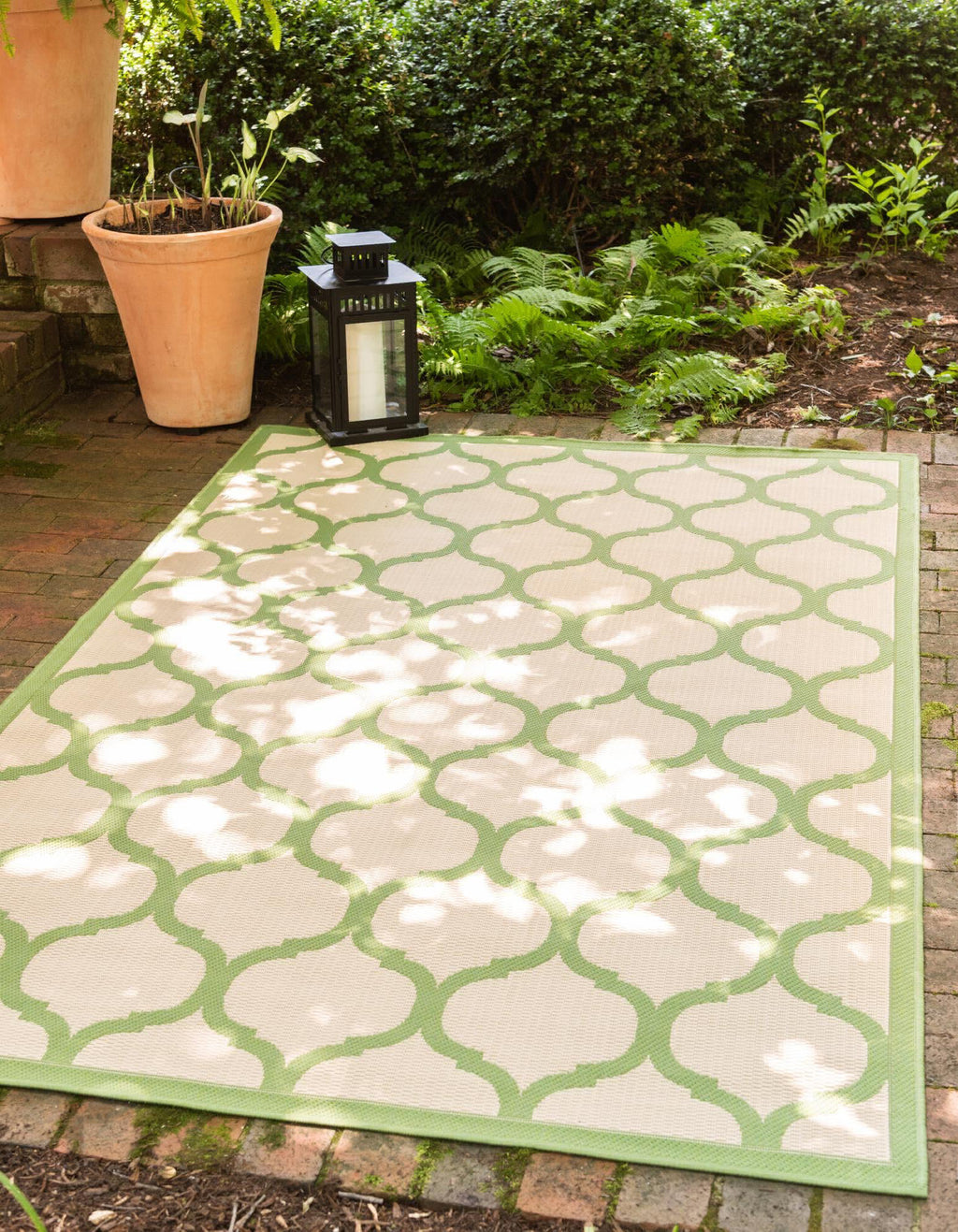 Unique Loom Outdoor Trellis T-KOZA-20431A Beige and Green Area Rug Rectangle Lifestyle Image Feature