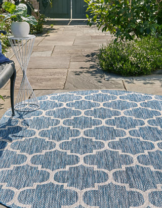 Unique Loom Outdoor Trellis T-KOZA-20596A Navy Blue Area Rug Oval Lifestyle Image