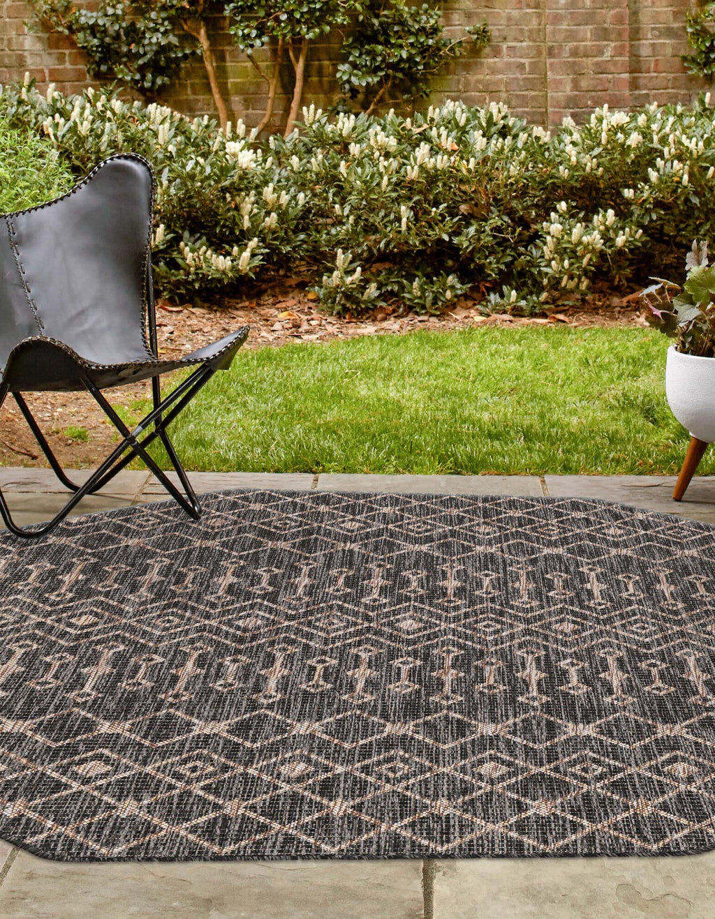 Unique Loom Outdoor Trellis T-KZOD10 Charcoal Gray Area Rug Octagon Lifestyle Image Feature