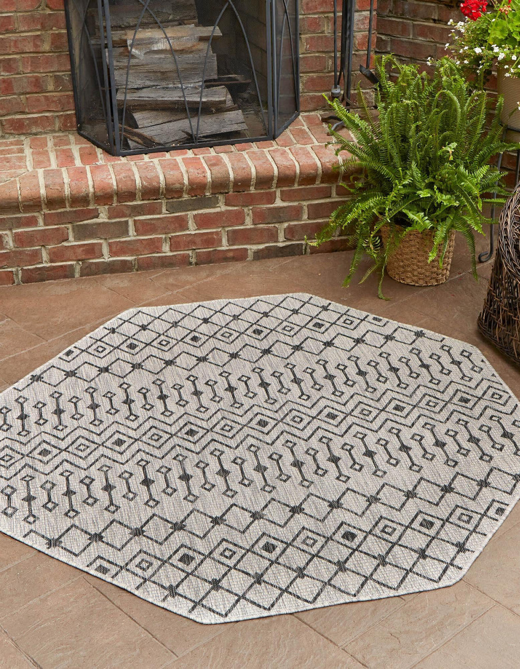 Unique Loom Outdoor Trellis T-KZOD10 Gray Area Rug Octagon Lifestyle Image Feature