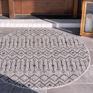 Unique Loom Outdoor Trellis T-KZOD10 Gray Area Rug Round Lifestyle Image