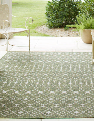 Unique Loom Outdoor Trellis T-KZOD10 Green Area Rug Rectangle Lifestyle Image