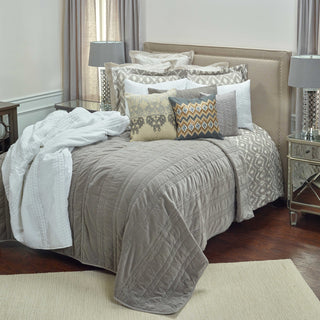 Rizzy BQ4172 Mr Grey Taupe Bedding Lifestyle Image