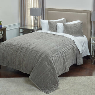 Rizzy BQ4172 Mr Grey Taupe Bedding Lifestyle Image