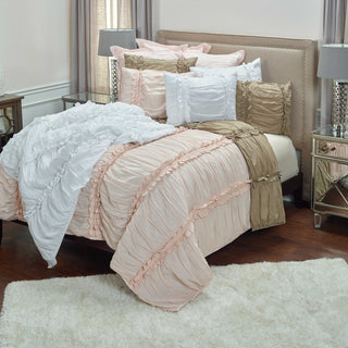 Rizzy BQ4174 Clementine Pink Bedding Lifestyle Image