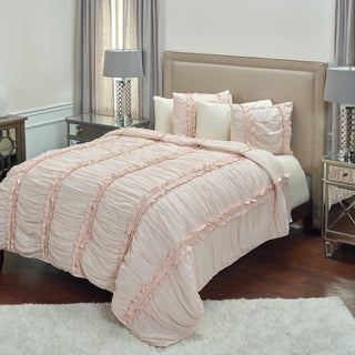 Rizzy BQ4174 Clementine Pink Bedding Lifestyle Image