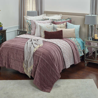 Rizzy BQ4181 Plumcicle Purple Bedding Lifestyle Image