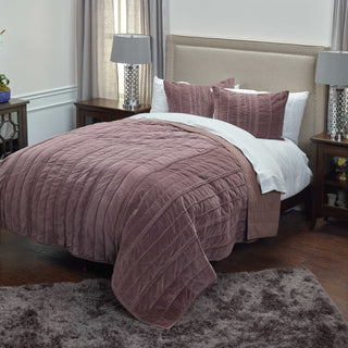 Rizzy BQ4181 Plumcicle Purple Bedding Lifestyle Image