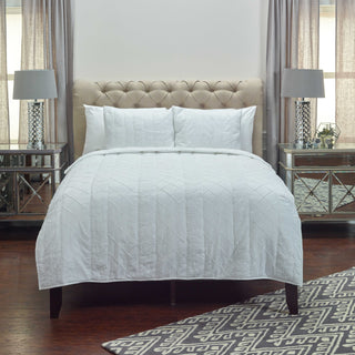 Rizzy BQ4184 Claire White Bedding Lifestyle Image