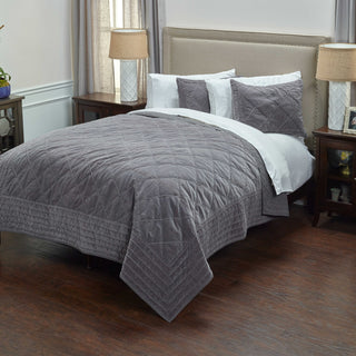 Rizzy BQ4192 Collin Gray Bedding Lifestyle Image